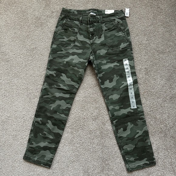 NWT Old Navy Women's Pixie Chino Utility Ankle Length Camo Pants Size 10 - Picture 1 of 8
